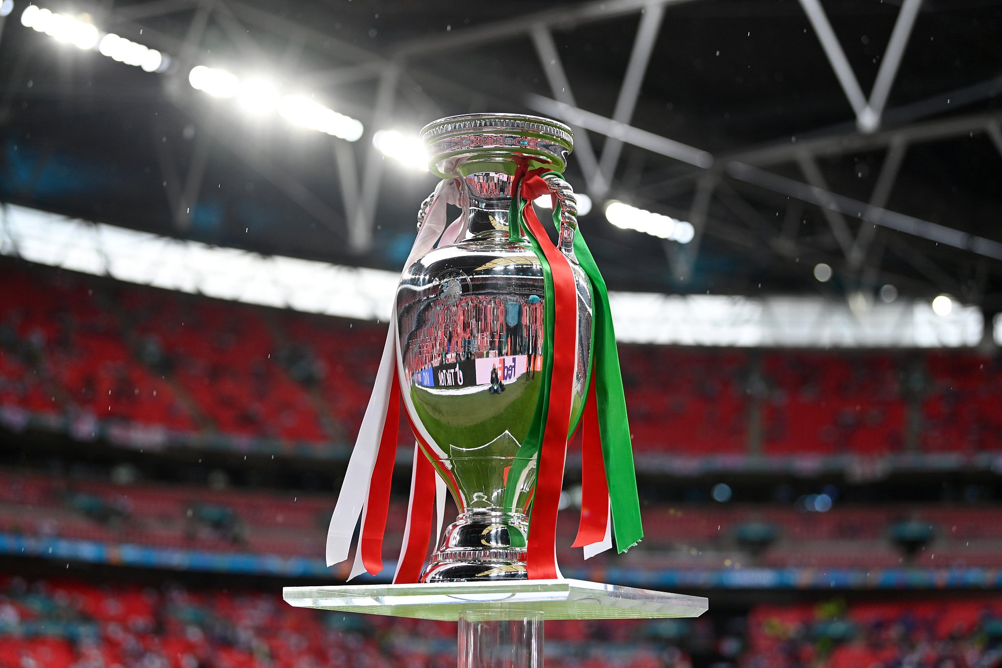 欧洲杯预选赛战火激烈，球队士气高昂的简单介绍