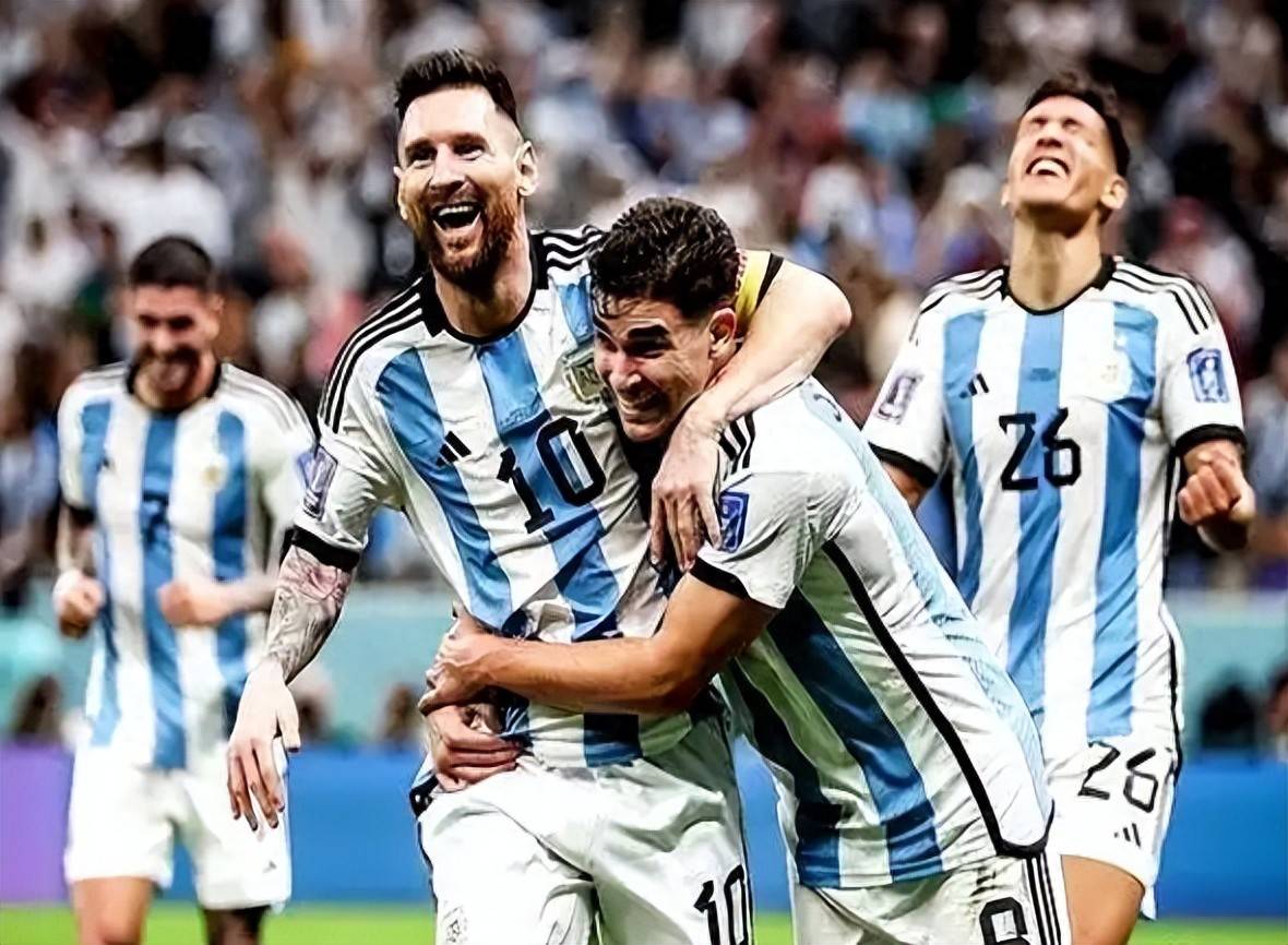 包含阿根廷足球队在世界杯预选赛中踌躇满志，力争突围的词条