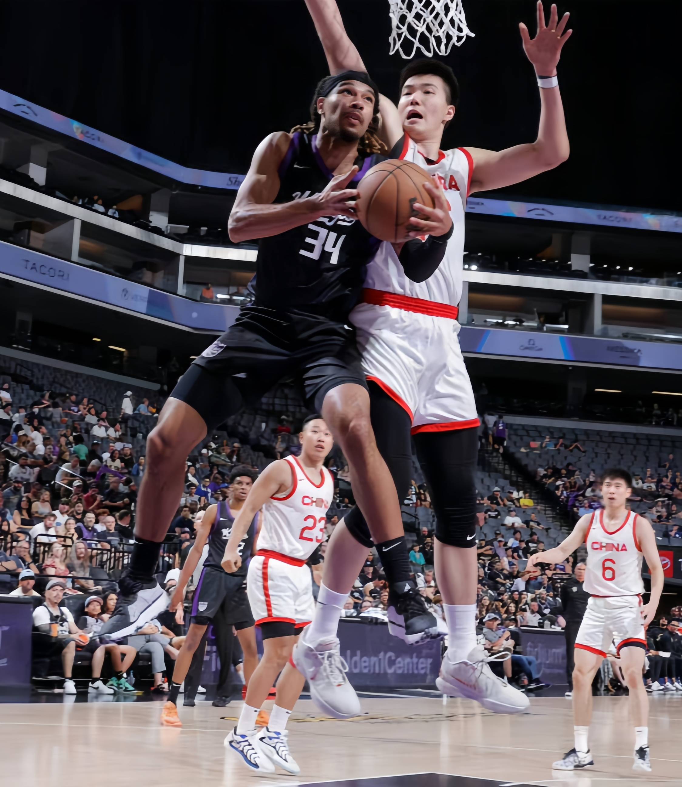 爱游戏娱乐-包含激烈对抗上演，篮球联赛精彩不容错过的词条