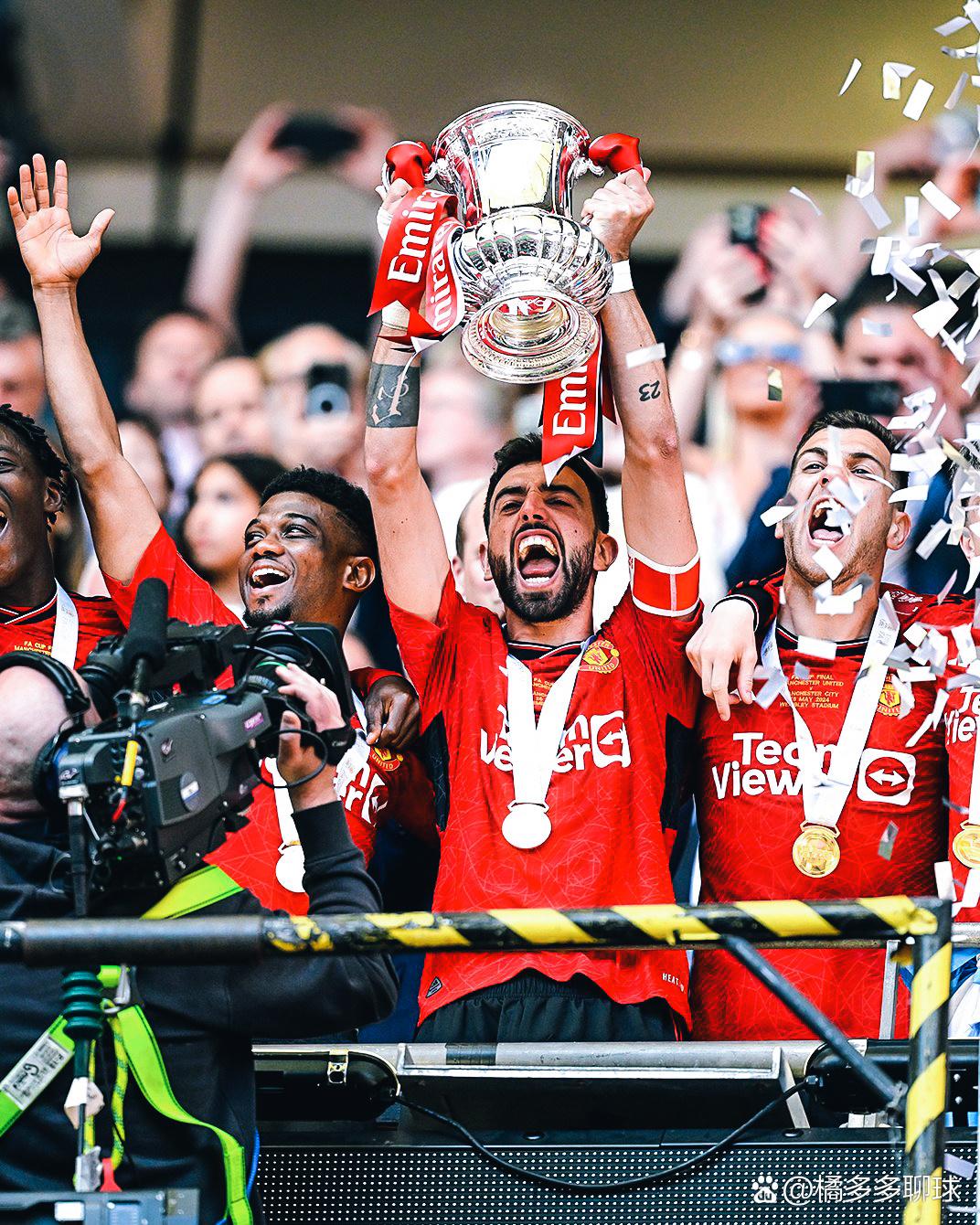 包含战胜困难！欧预赛球员们为胜利全力以赴的词条