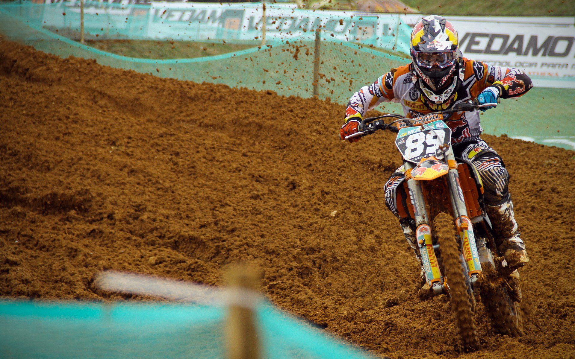 赛道上的绝杀与惊艳，阿斯顿马丁逆袭，塞恩斯书写传奇