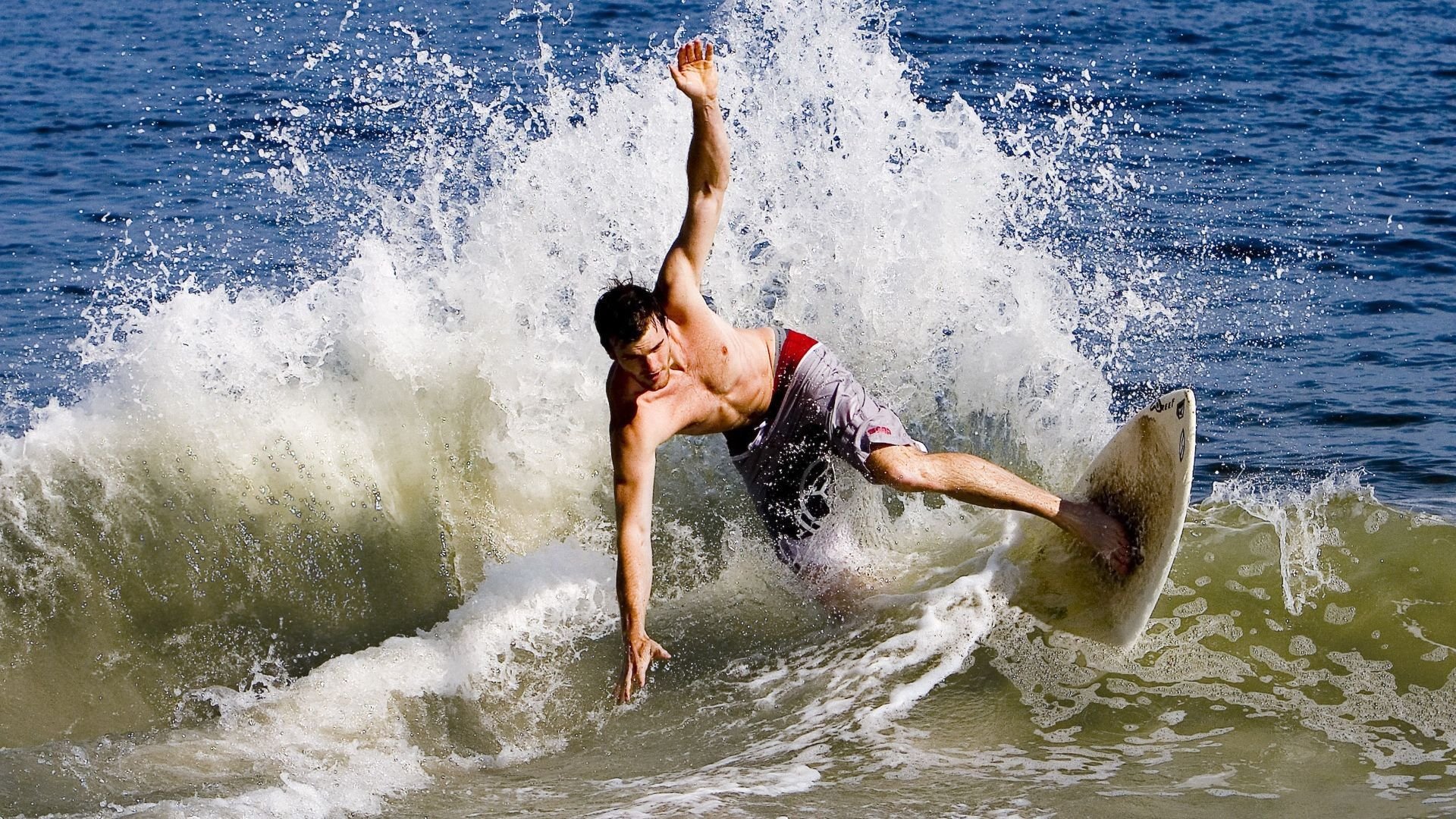 爱游戏大厅-哈斯车队碾压法拉利，诺里斯扛起全队，一场颠覆认知的F1战役